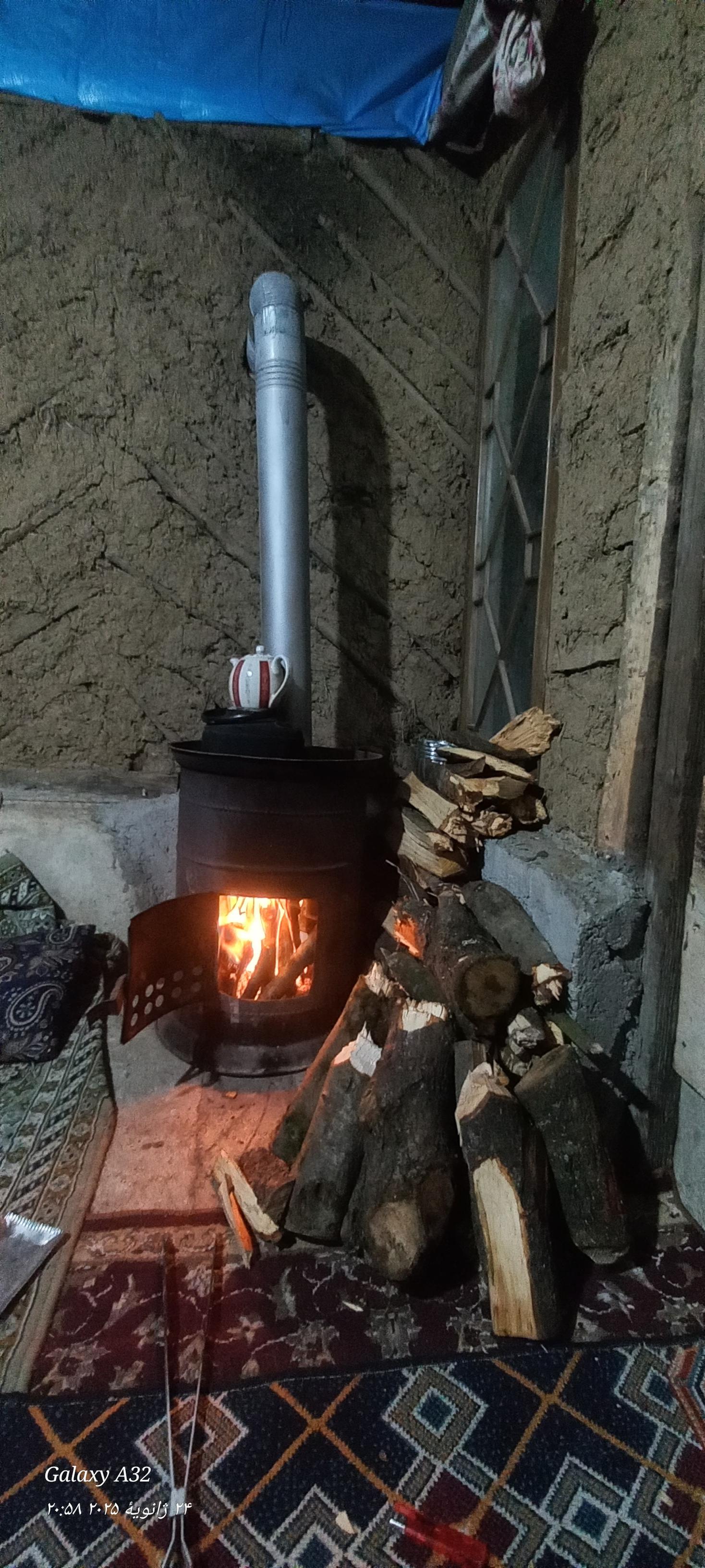 عکس مسافرخانه چوبی مهیار