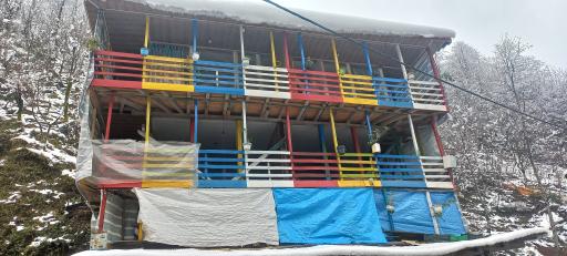 عکس مسافرخانه چوبی مهیار