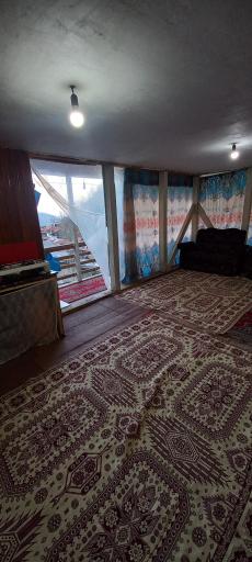 عکس مسافرخانه چوبی مهیار