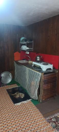 عکس مسافرخانه چوبی مهیار