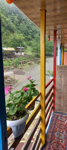 عکس مسافرخانه چوبی مهیار