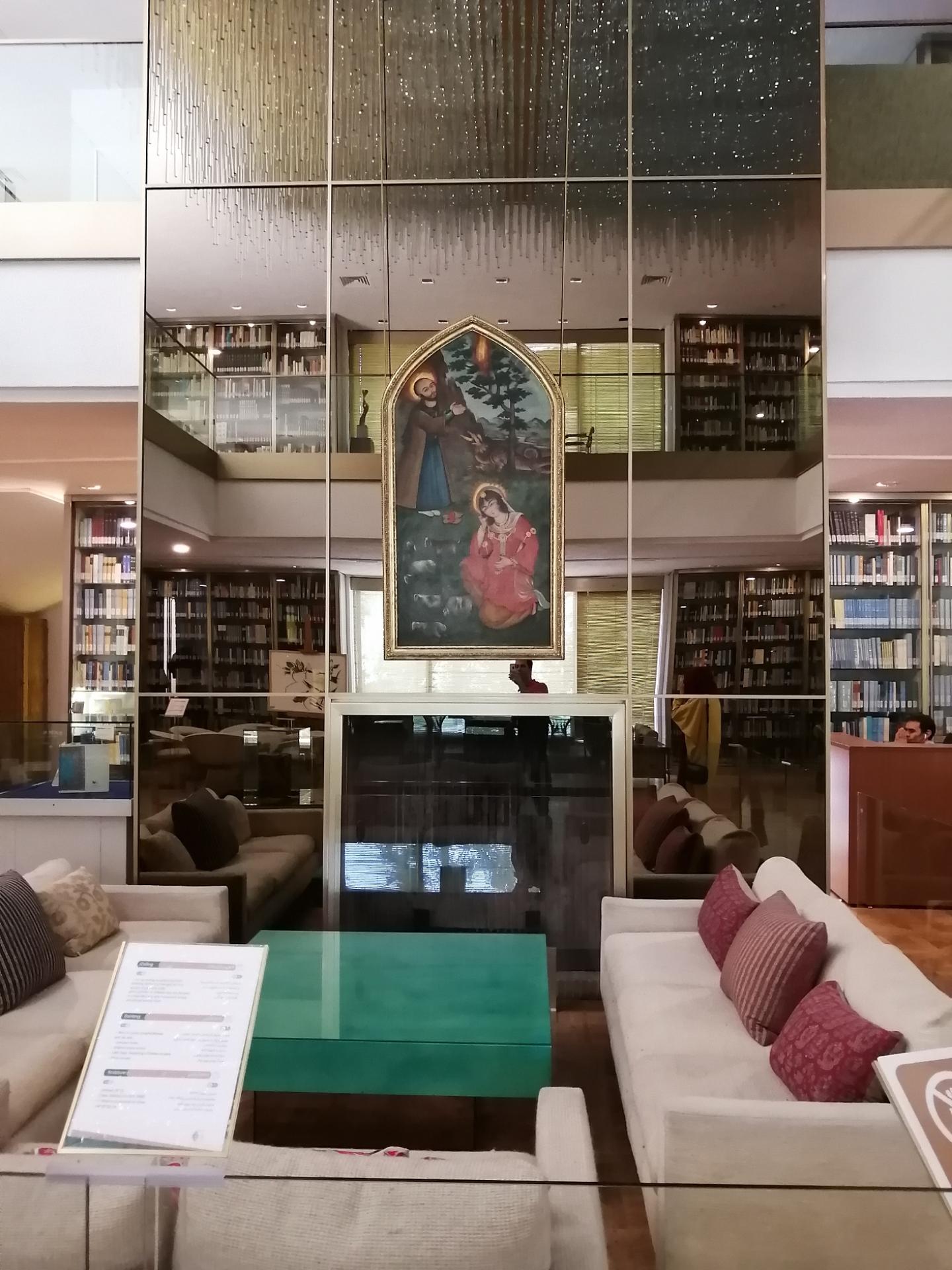 عکس موزه کتابخانه‌ سلطنتی نیاوران