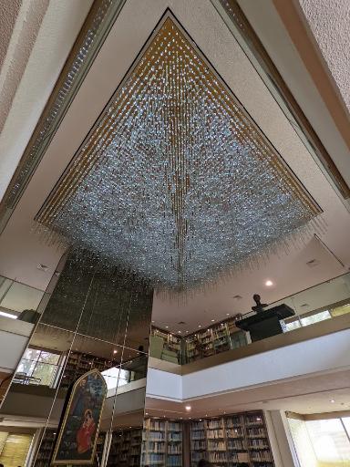 عکس موزه کتابخانه‌ سلطنتی نیاوران