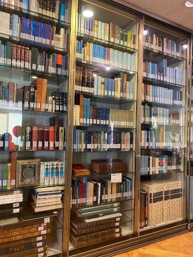 عکس موزه کتابخانه‌ سلطنتی نیاوران