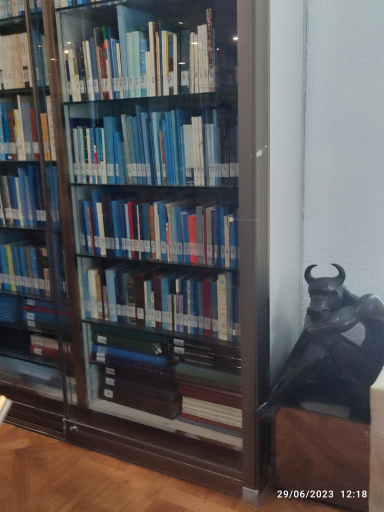 عکس موزه کتابخانه‌ سلطنتی نیاوران