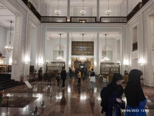 عکس موزه کتابخانه‌ سلطنتی نیاوران