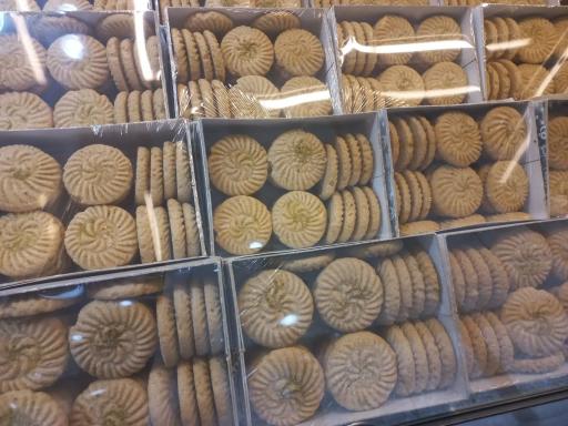 عکس خشکه‌ پزی و شیرینی شاه حمزه