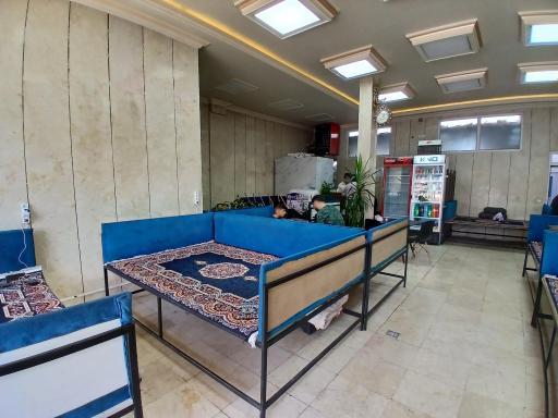 عکس تهیه غذای جوان