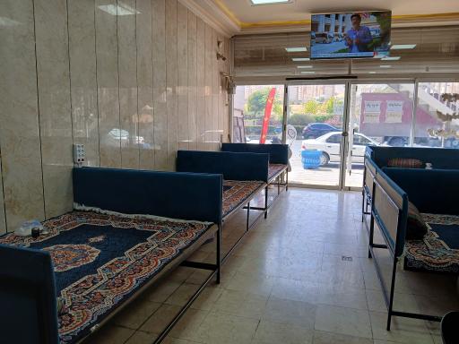 عکس تهیه غذای جوان