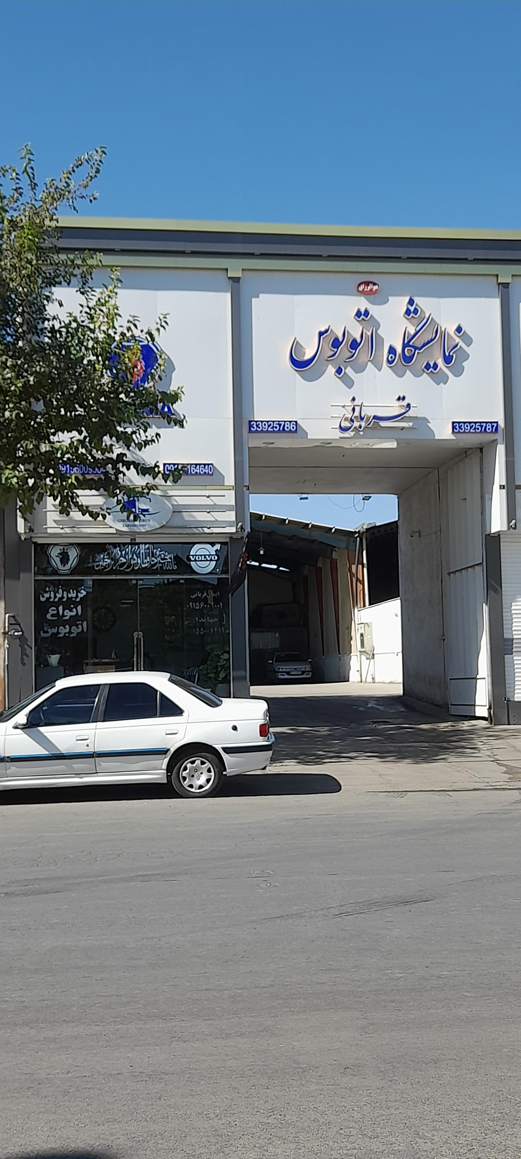 عکس نمایشگاه اتوبوس قربانی