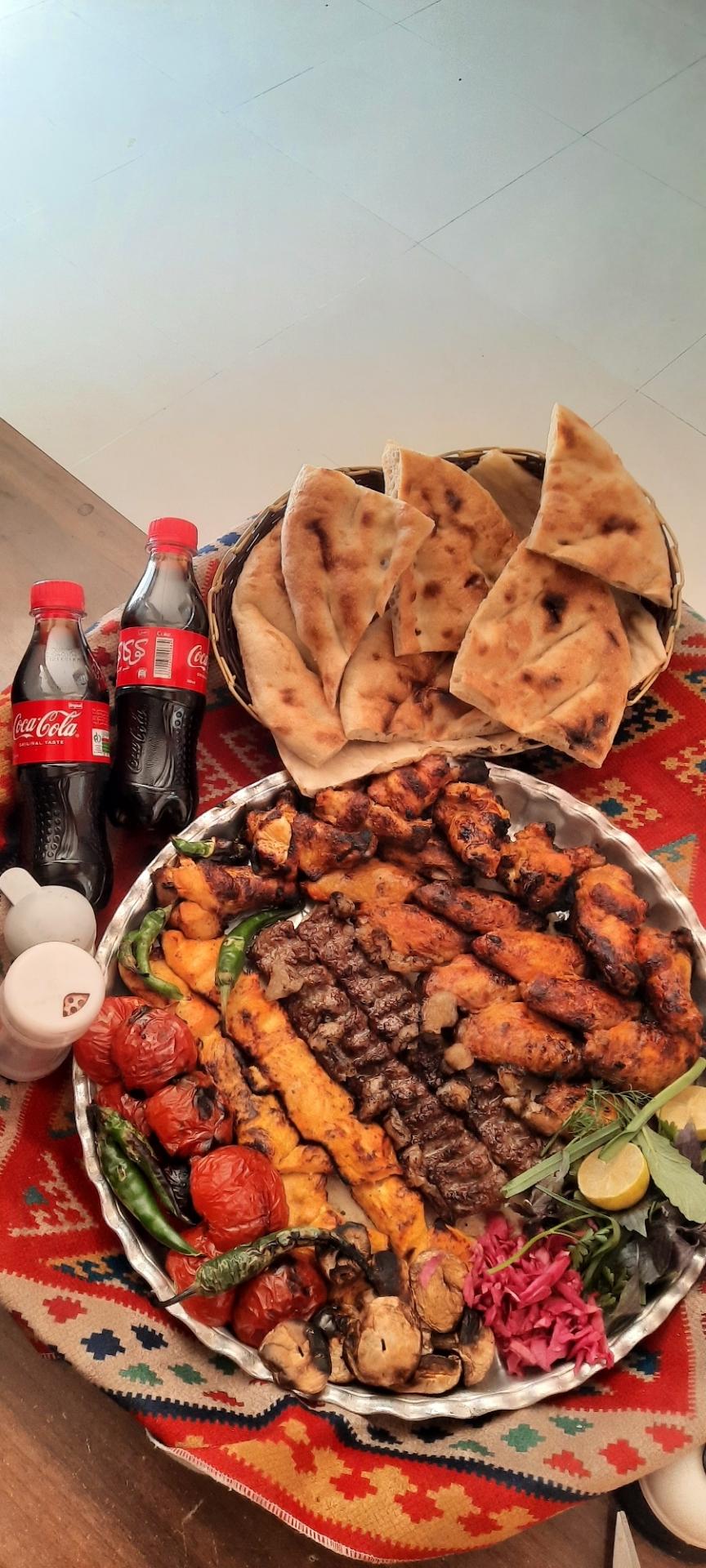 عکس کافه کباب شبستری