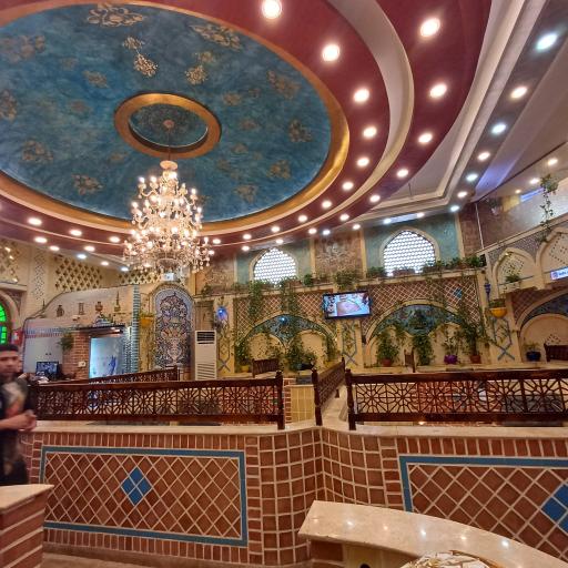 عکس سفره خانه سنتی باغ صبا