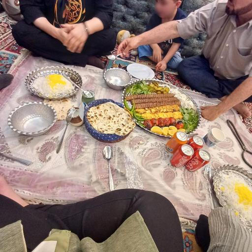 عکس سفره خانه سنتی باغ صبا