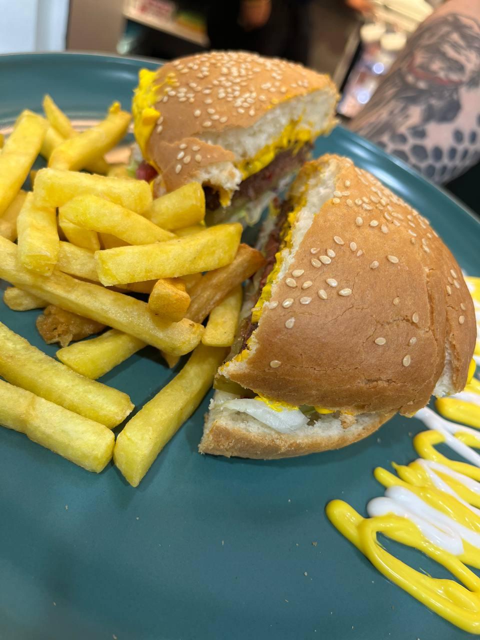 عکس کافه فست فود کارن