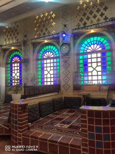 عکس سفره خانه سنتی باغ صبا