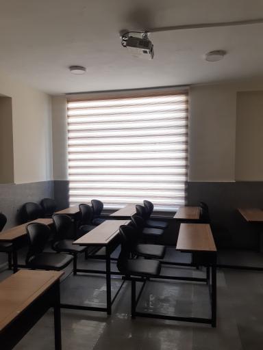 عکس دبیرستان دخترانه غیردولتی متوسطه اول آوین