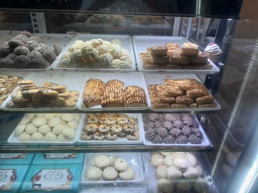 عکس شیرینی سرای سان عسل