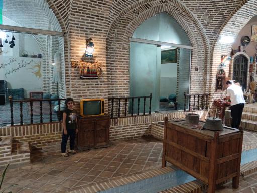 عکس رستوران سنتی بابا میرزا