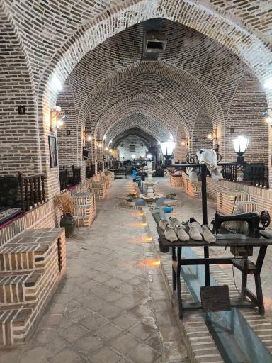 عکس رستوران سنتی بابا میرزا