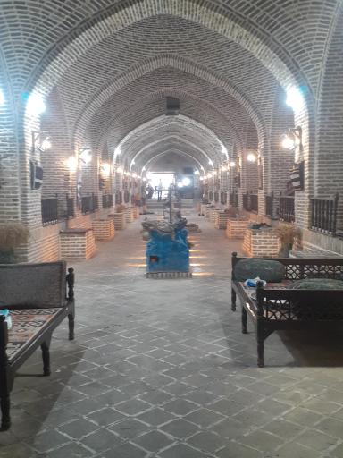 عکس رستوران سنتی بابا میرزا