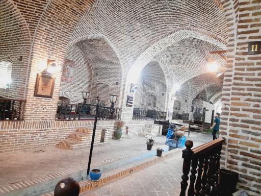 عکس رستوران سنتی بابا میرزا