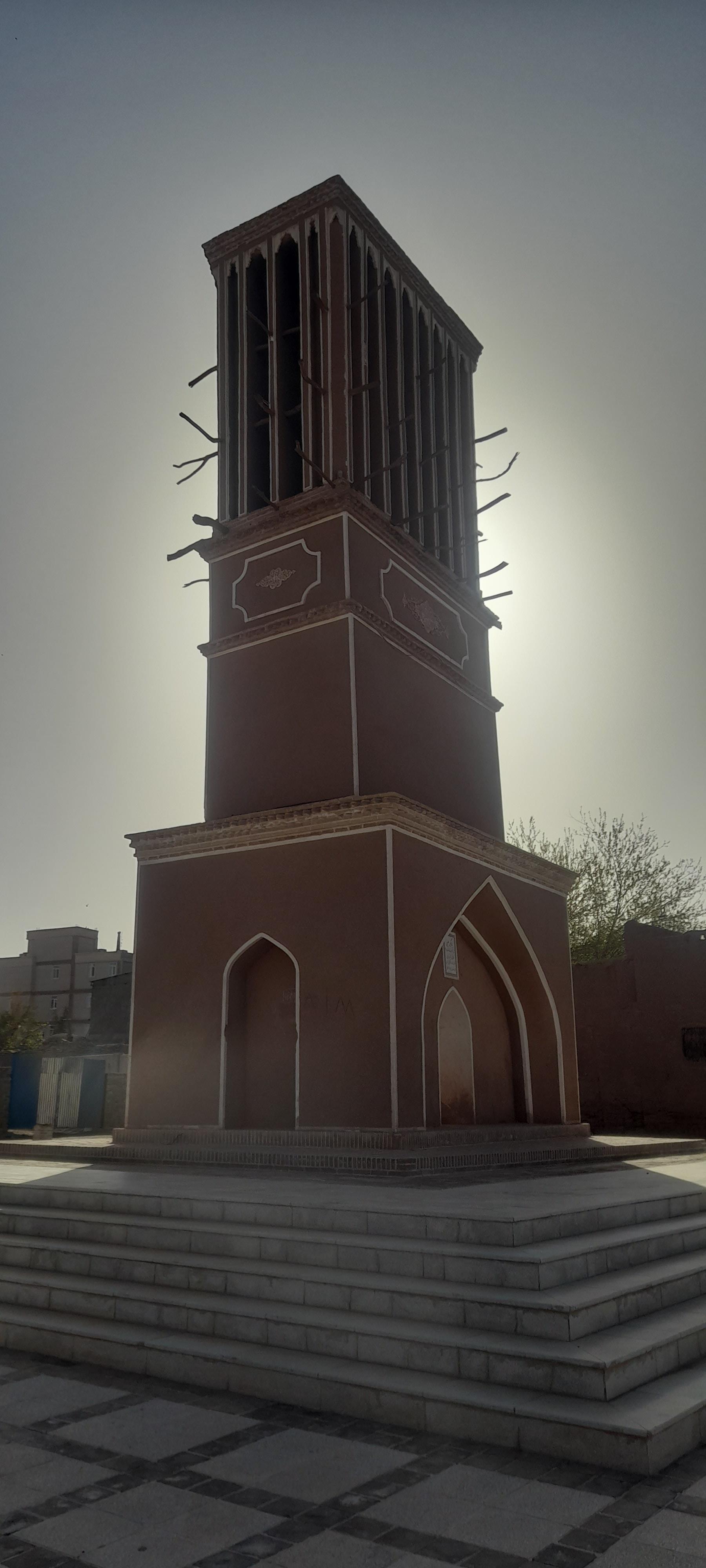 عکس بادگیر معین