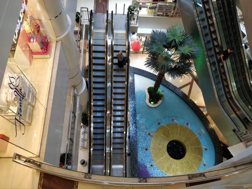 عکس مرکز خرید خورشید