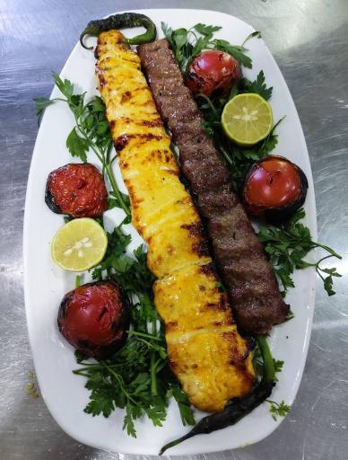 عکس باغچه رستوران سنتی فرشته