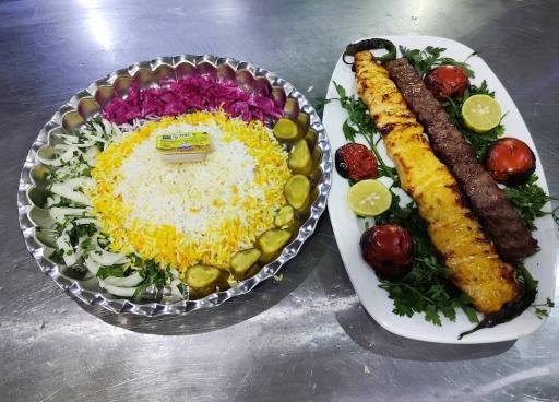 عکس باغچه رستوران سنتی فرشته