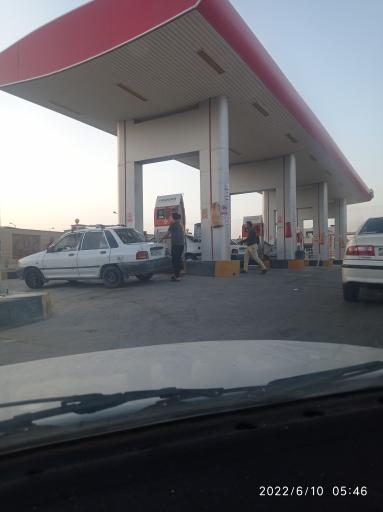 عکس پمپ بنزین برادران