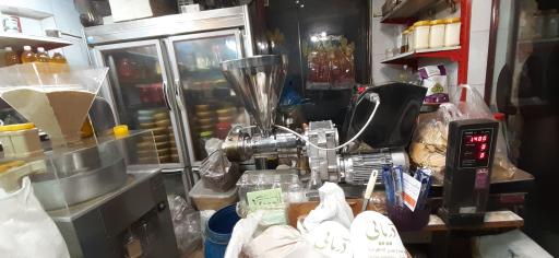 عکس روغن کشی محصولات ارگانیک گلبرگ