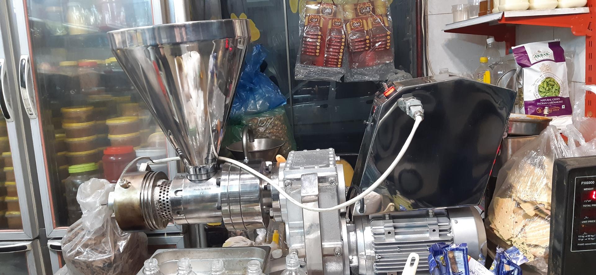 عکس روغن کشی محصولات ارگانیک گلبرگ