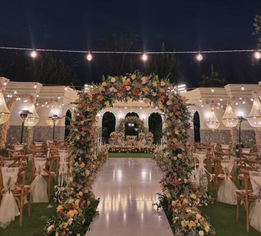 عکس باغ عمارت صدرا
