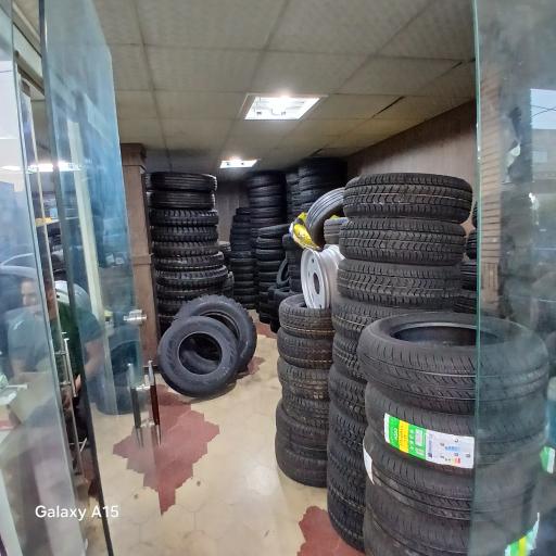 عکس لاستیک فروشی و پنچرگیری عنایت 