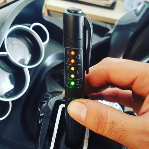 عکس کارشناسی رنگ و فنی خودرو و موتور سیکلت محک