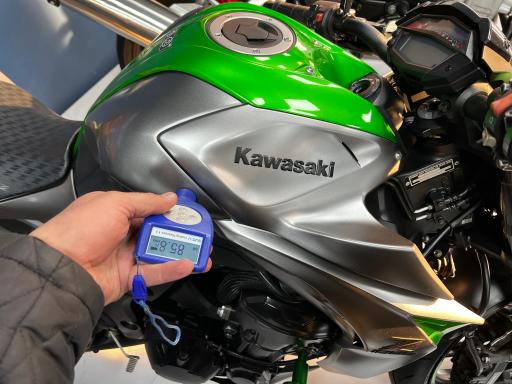 عکس کارشناسی تشخیص رنگ خودرو موتورسیکلت زمانی