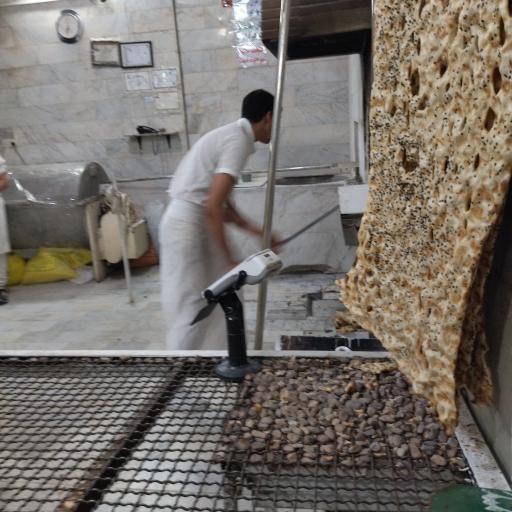 عکس نانوایی سنگک (تنوری سنتی)
