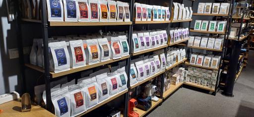 عکس کافه و فروشگاه ملزومات قهوه باروژ