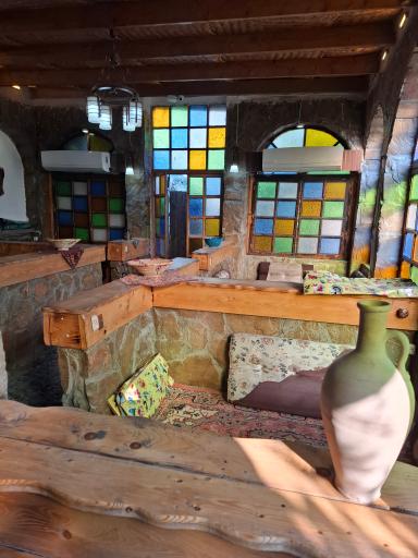 عکس رستوران اردیبهشت