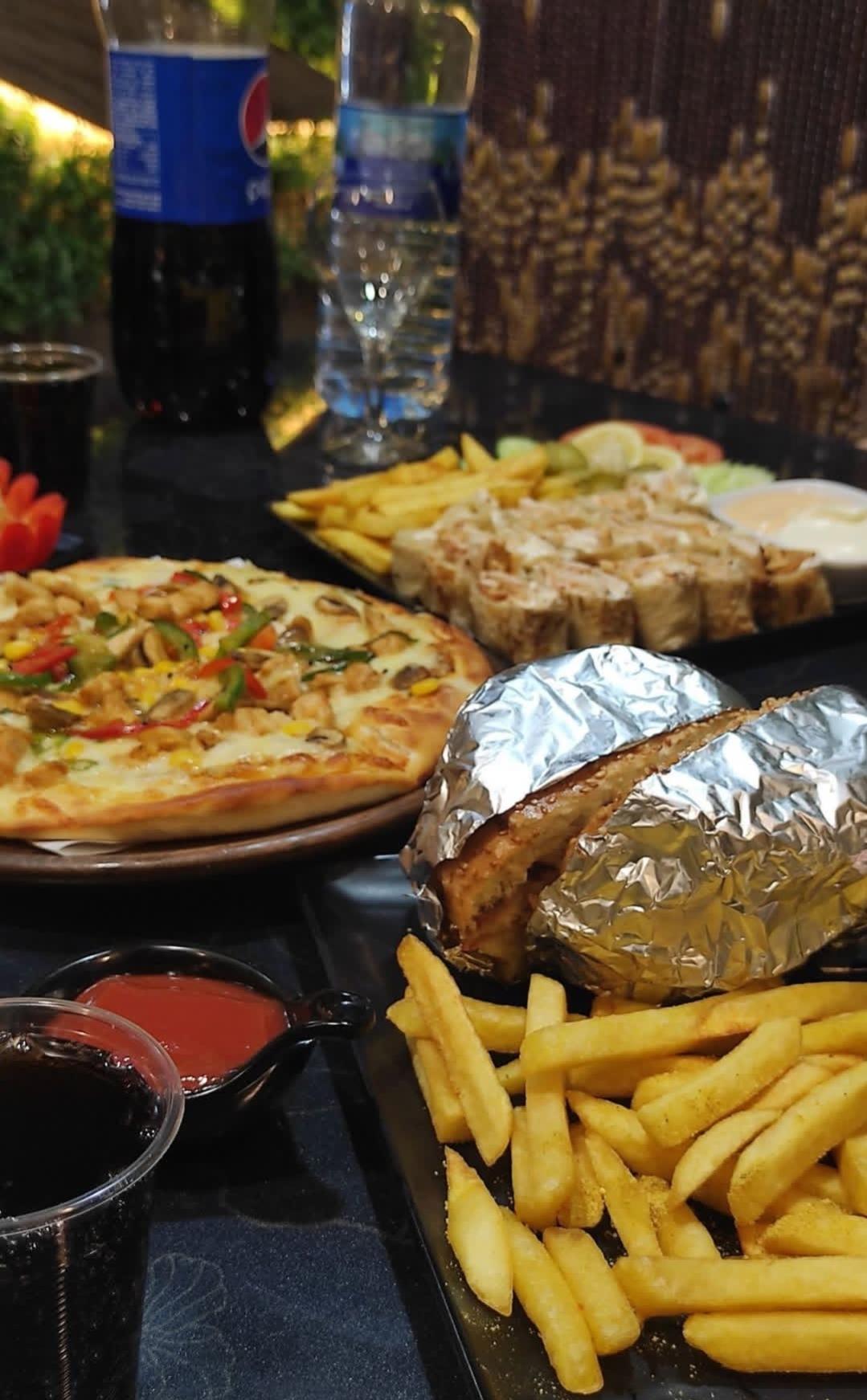 عکس خانه پیتزا