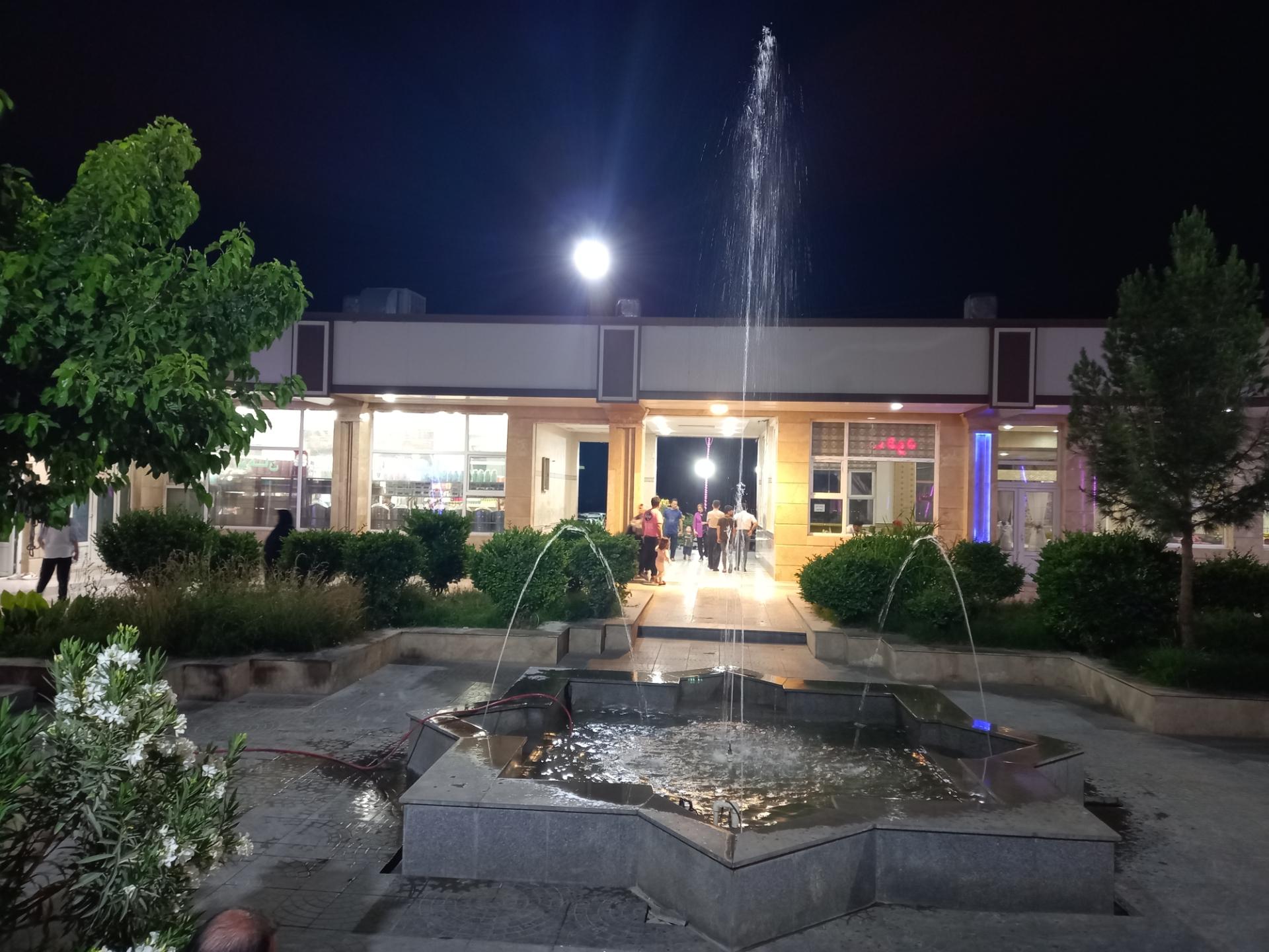 عکس هایپرمارکت نغمه سرای الموت