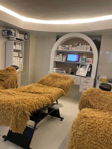 عکس مرکز تخصصی پوست و موفاطیما برزگر