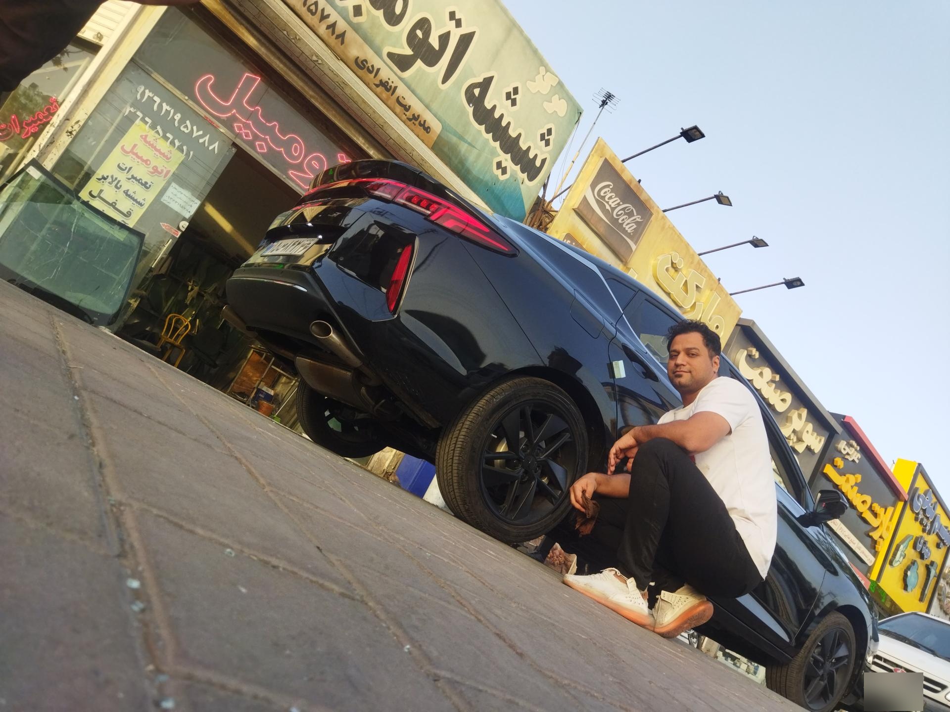 عکس شیشه اتومبیل دانش