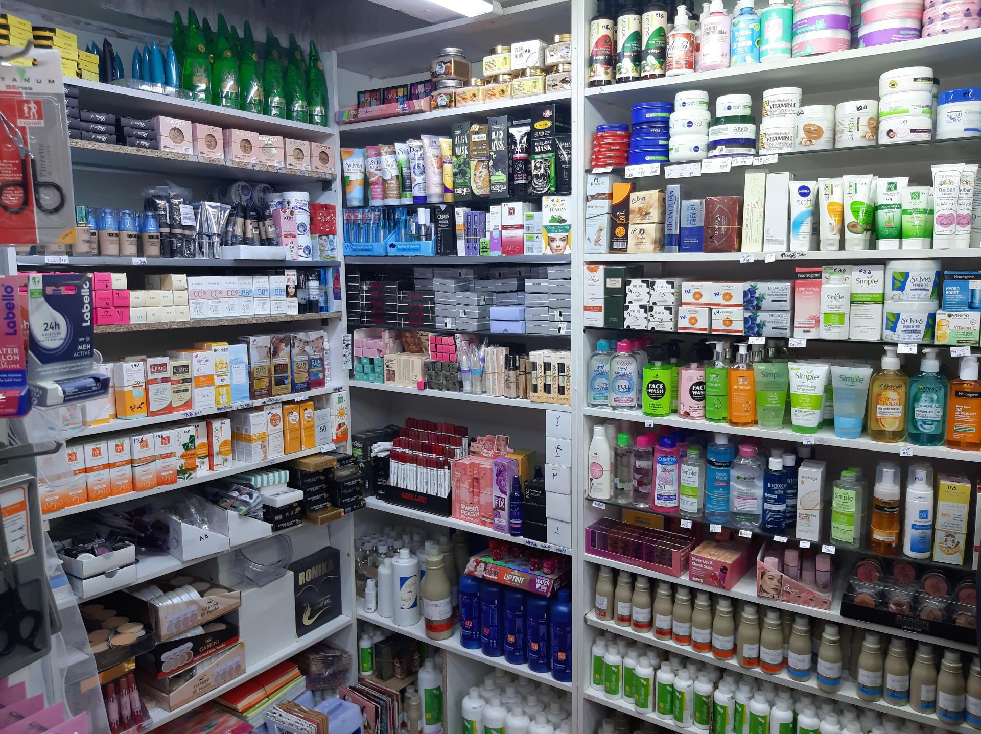 عکس گالری آرایشی و بهداشتی بزک 