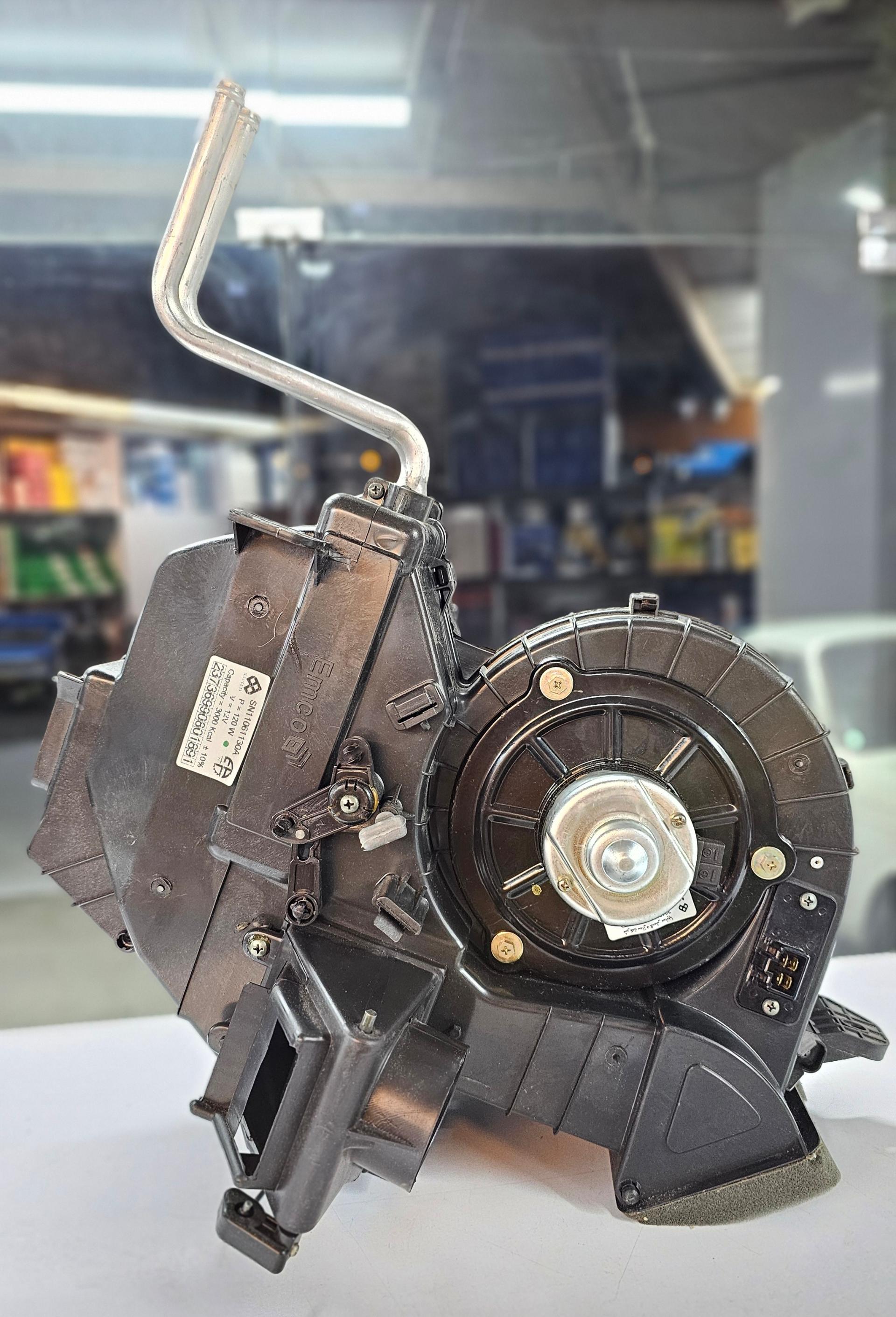 عکس فروشگاه لوازم یدکی نیسان آبی