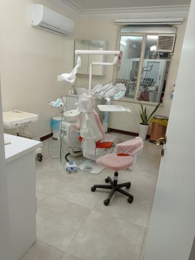 عکس دندانپزشکی دکتر شهرام دانش دوست