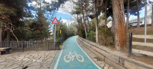 عکس ایستگاه دوچرخه پارک ایران زمین