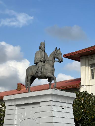 عکس تندیس میرزا کوچک خان