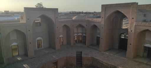 عکس مدرسه تاریخی علیا