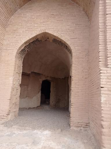 عکس مدرسه تاریخی علیا